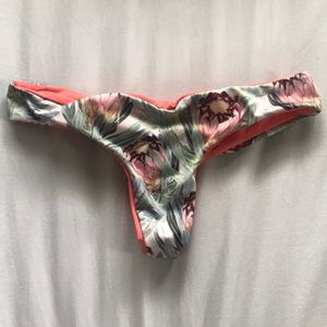 ✨Handmade in Hawaii Lotus Swimwear Thong Medium✨